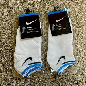 NWT, 2 pairs, white Nike socks